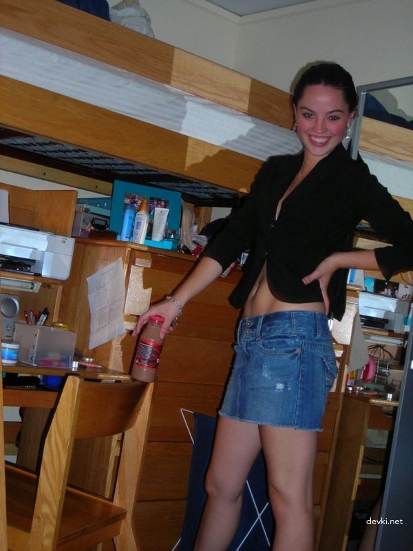 First-Year Student Amateur Photo Shoot: Explicit College Girl Exposed