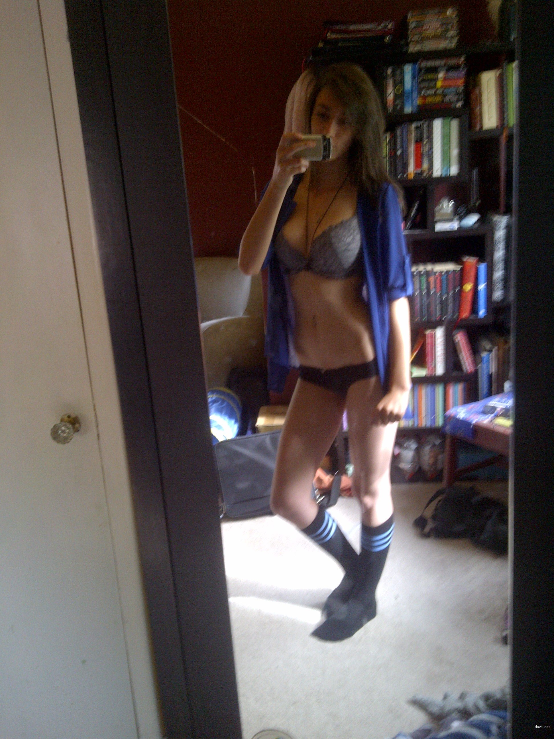 Uncensored Amateur Babes and MILFs Nude Photos - Explicit XXX Pics