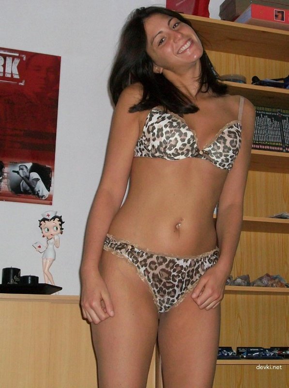 Hot Young Couple Enjoys Oral Pleasures: Explicit Amateur Porn Photos