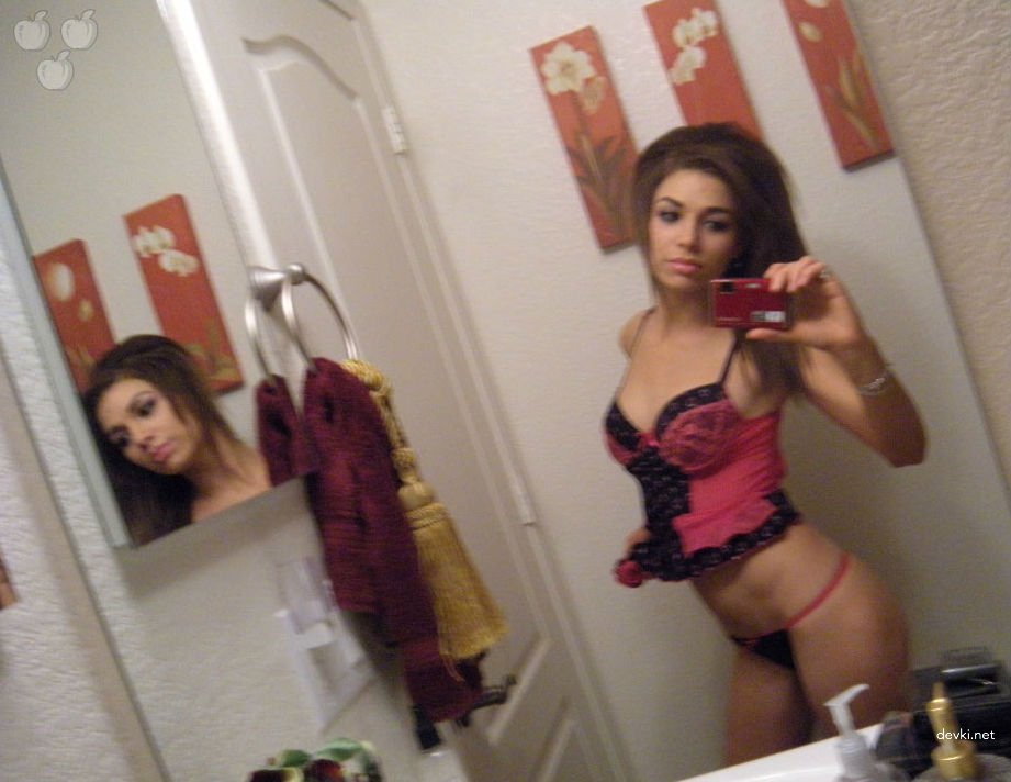 Amateur Girl's Explicit Phone Erotica: Uncensored Selfies & Nudes