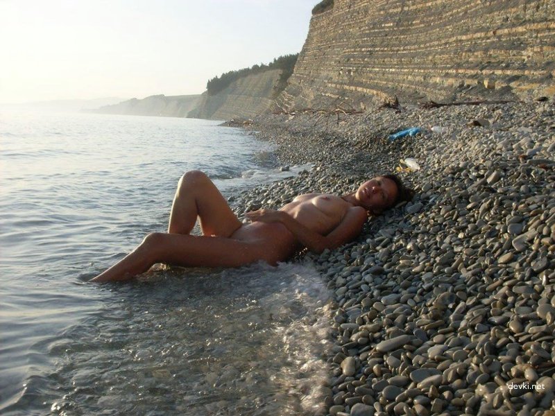 Amateur Nudist on Rocky Beach: Explicit Nude Photo Shoot