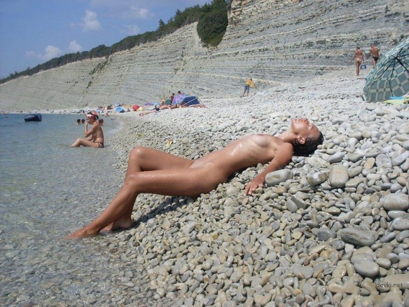 Amateur Nudist on Rocky Beach: Explicit Nude Photo Shoot