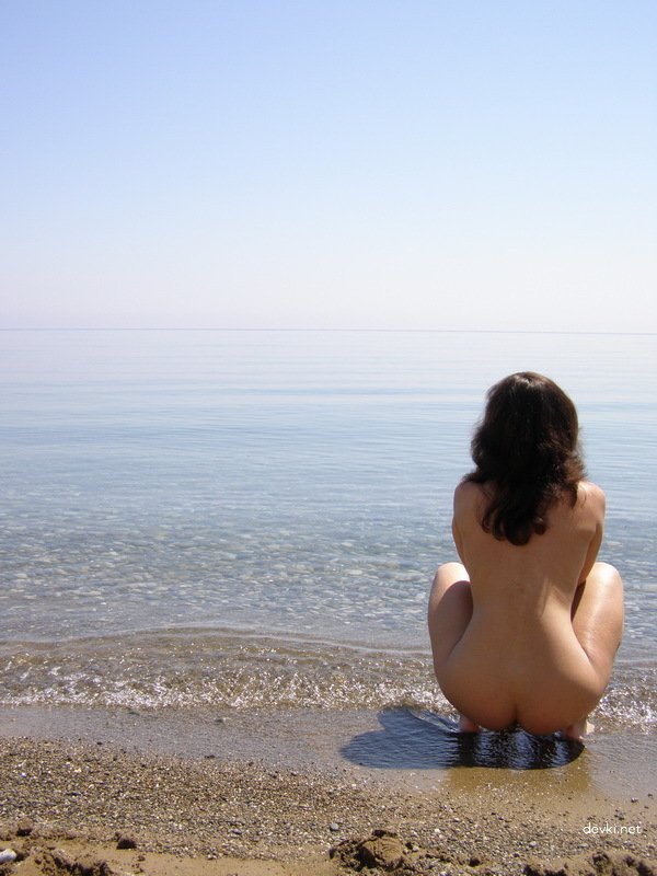 Amateur Beach Sex: Hot and Explicit Photo Shoot on the Seashore