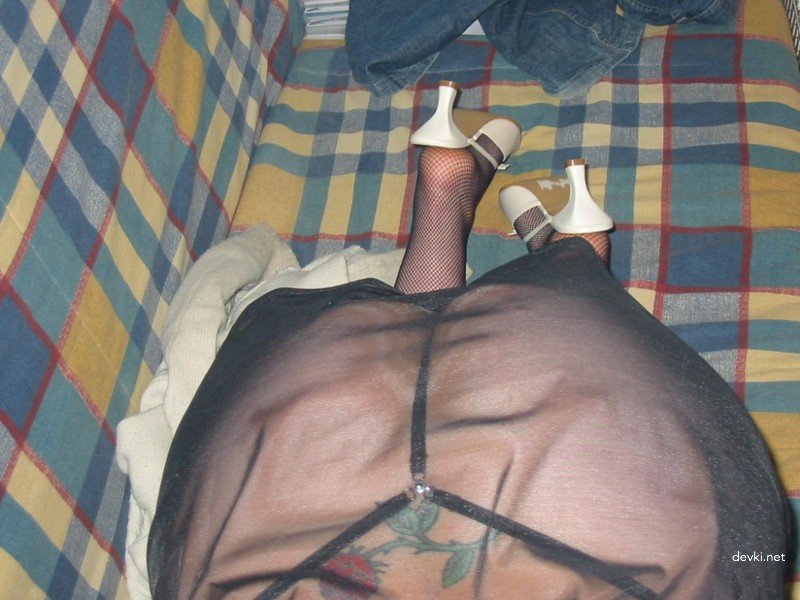 Hot Amateur Babe Poses and Sucks Cock - Explicit Blowjob Photos