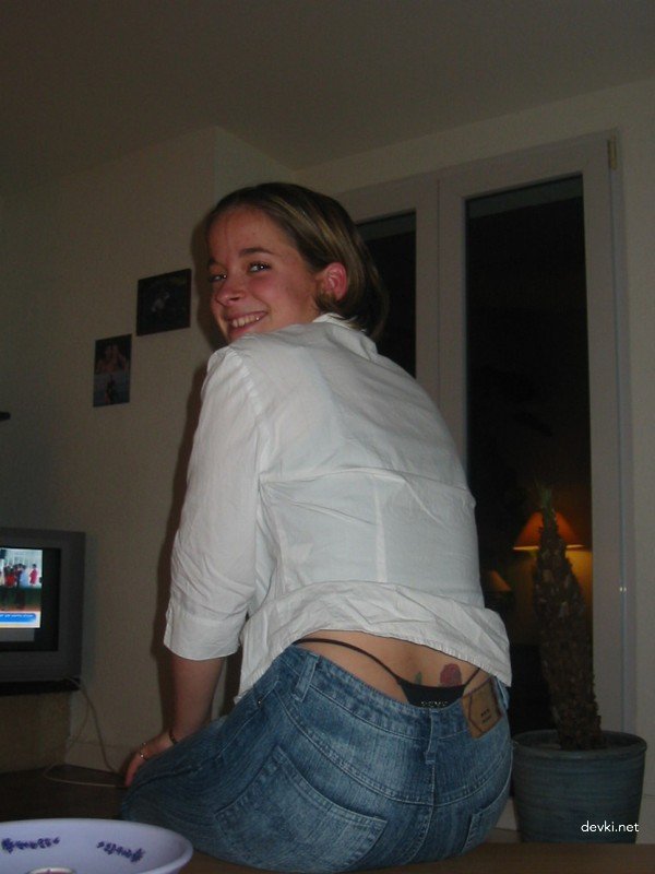 Hot Amateur Babe Poses and Sucks Cock - Explicit Blowjob Photos