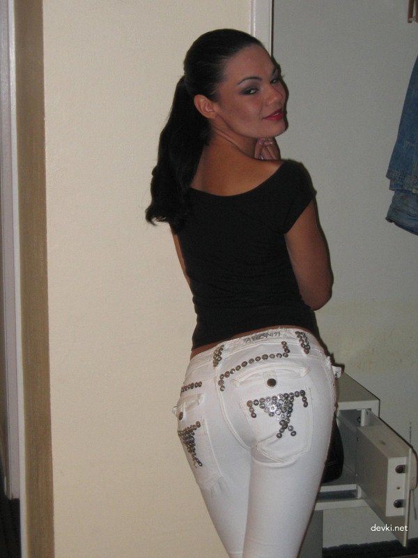 Latex-clad Brunette in Hot Amateur Porn - Explicit Sex Photos