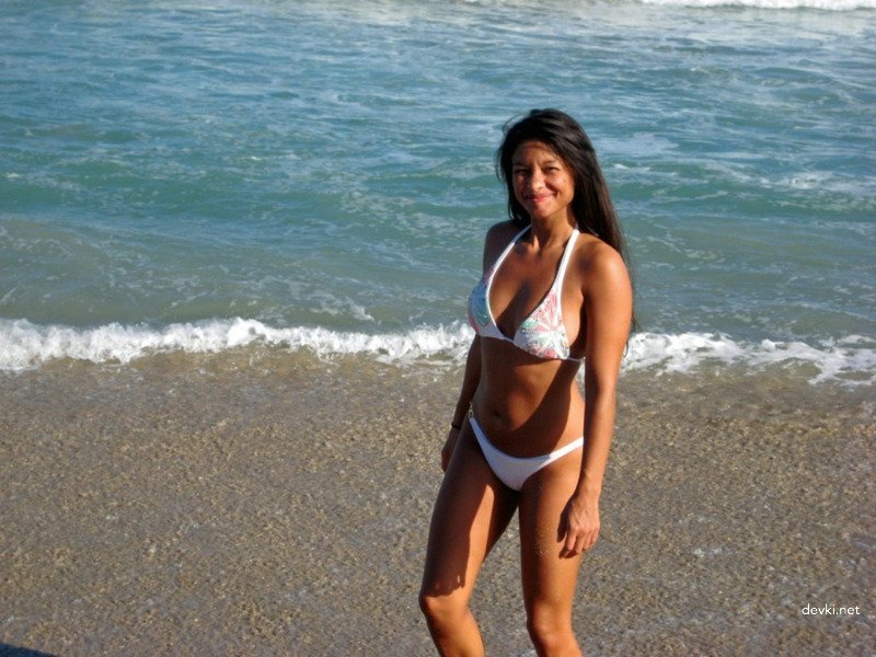 Latex-clad Brunette in Hot Amateur Porn - Explicit Sex Photos