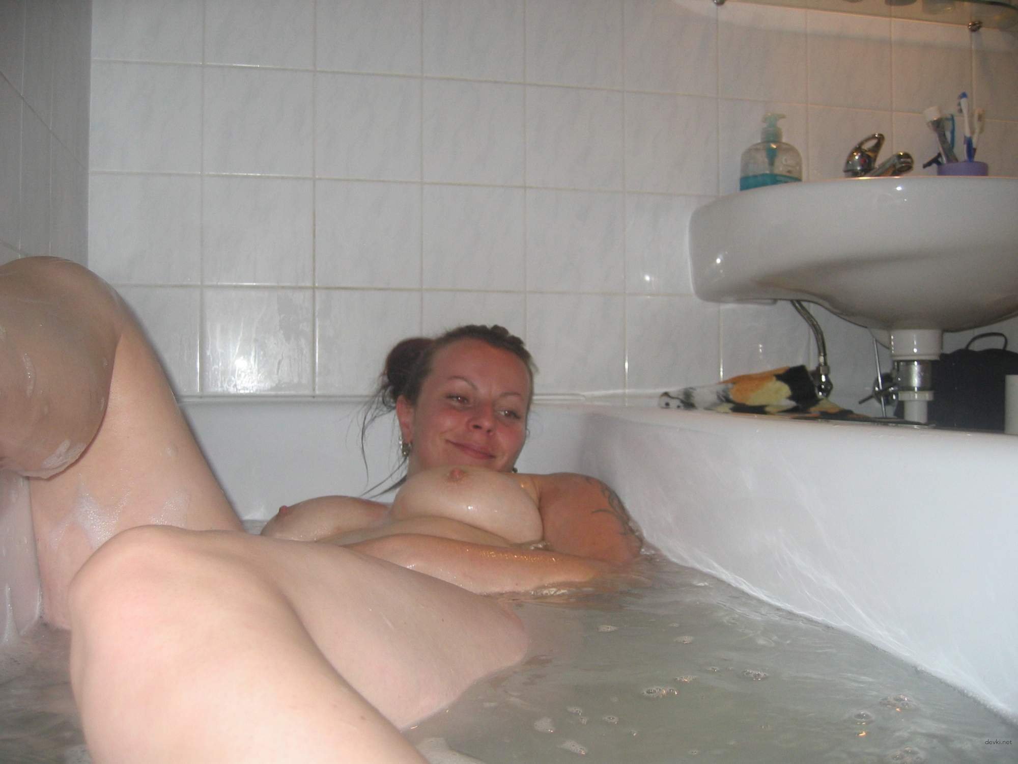 Hot Amateur Woman Giving Blowjob to Guy - Explicit Oral Sex Photo