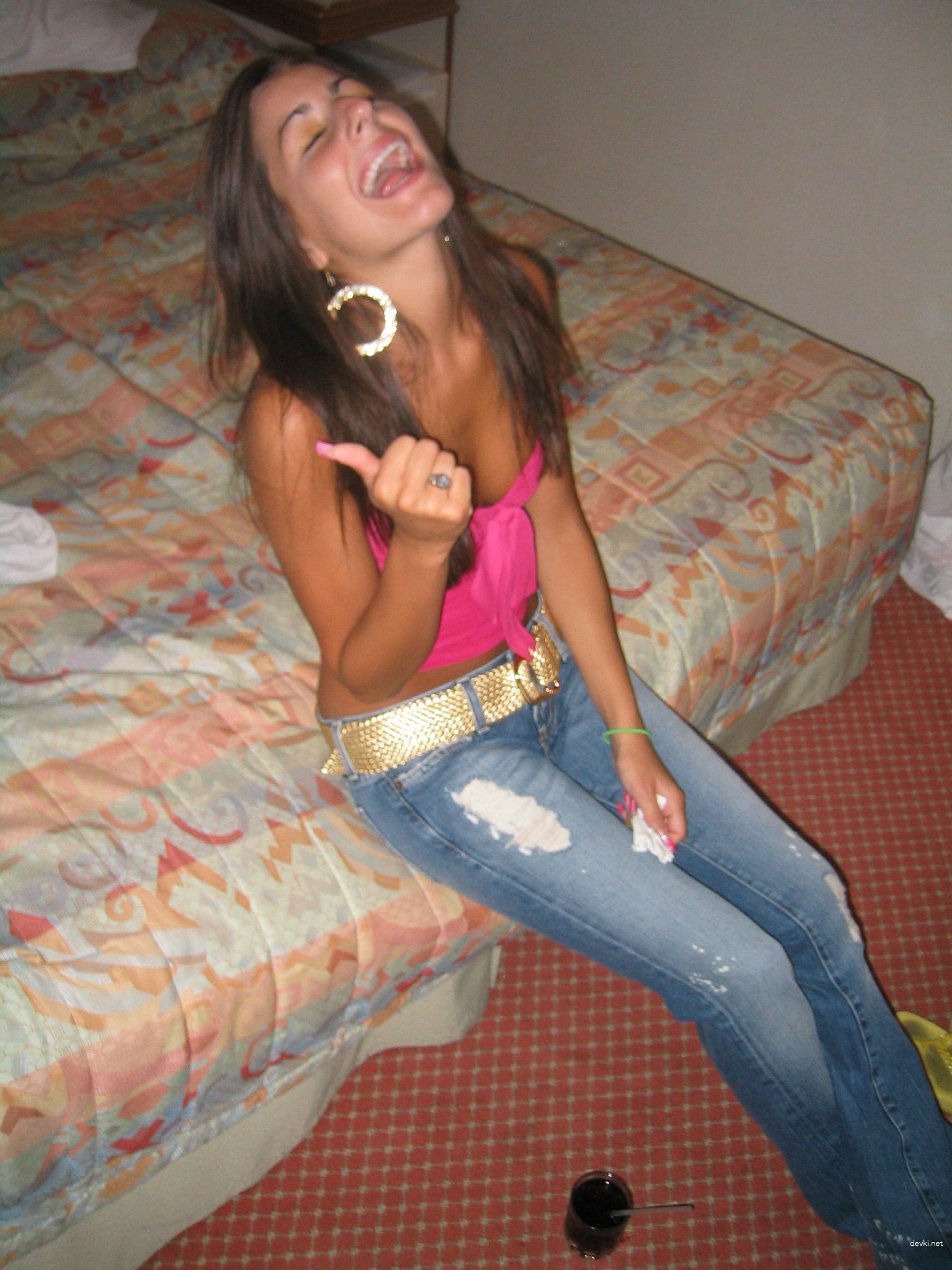 Hot babe gets cum on belly in amateur porn pic