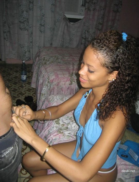 Interracial Amateur Porn: Hot Sex with Busty Mulatto Babe!