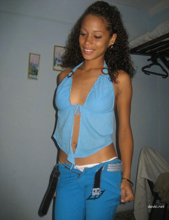 Interracial Amateur Porn: Hot Sex with Busty Mulatto Babe!