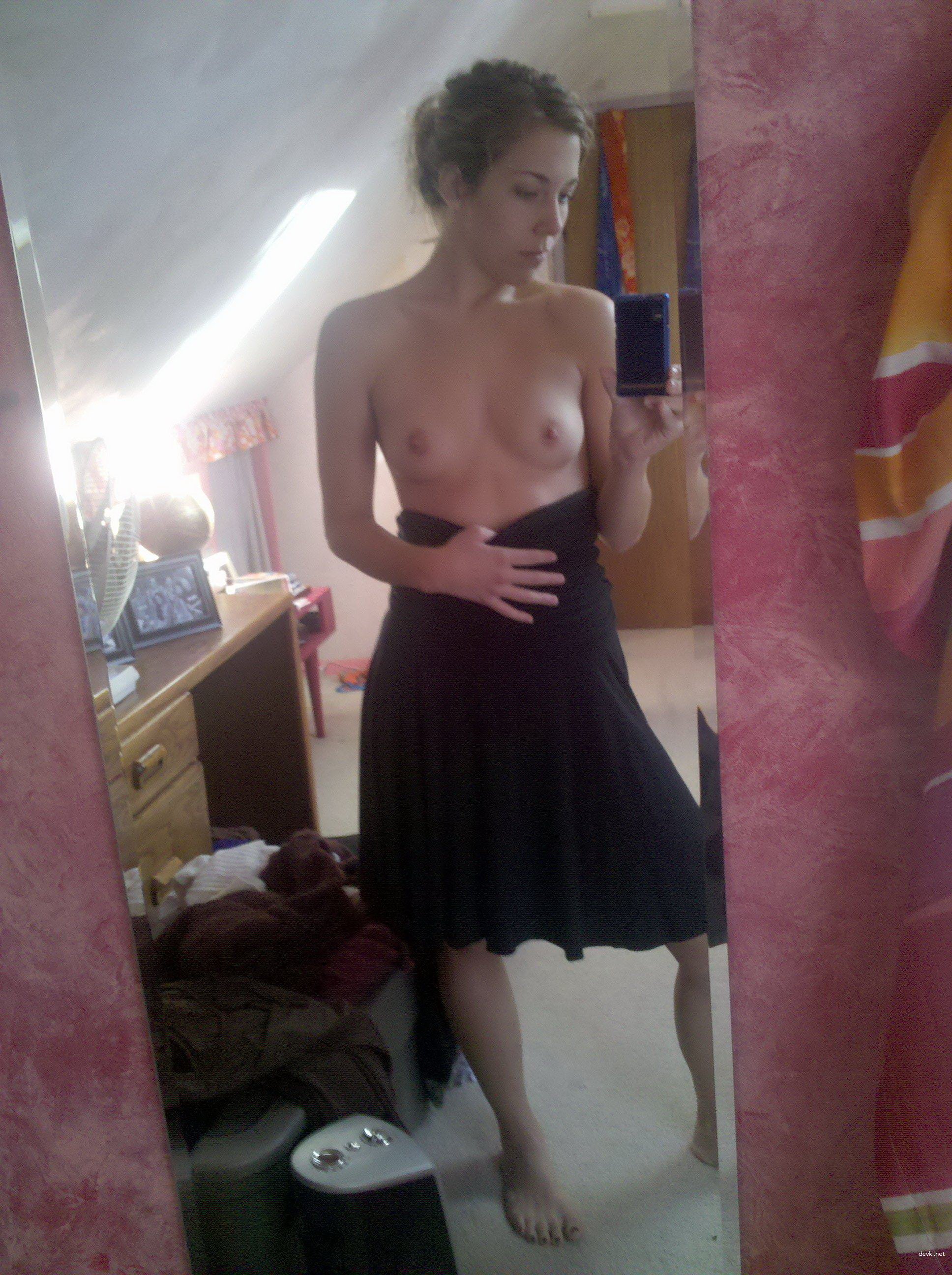 Amateur Girl's Private Porn Photos - Explicit Homemade XXX Pics