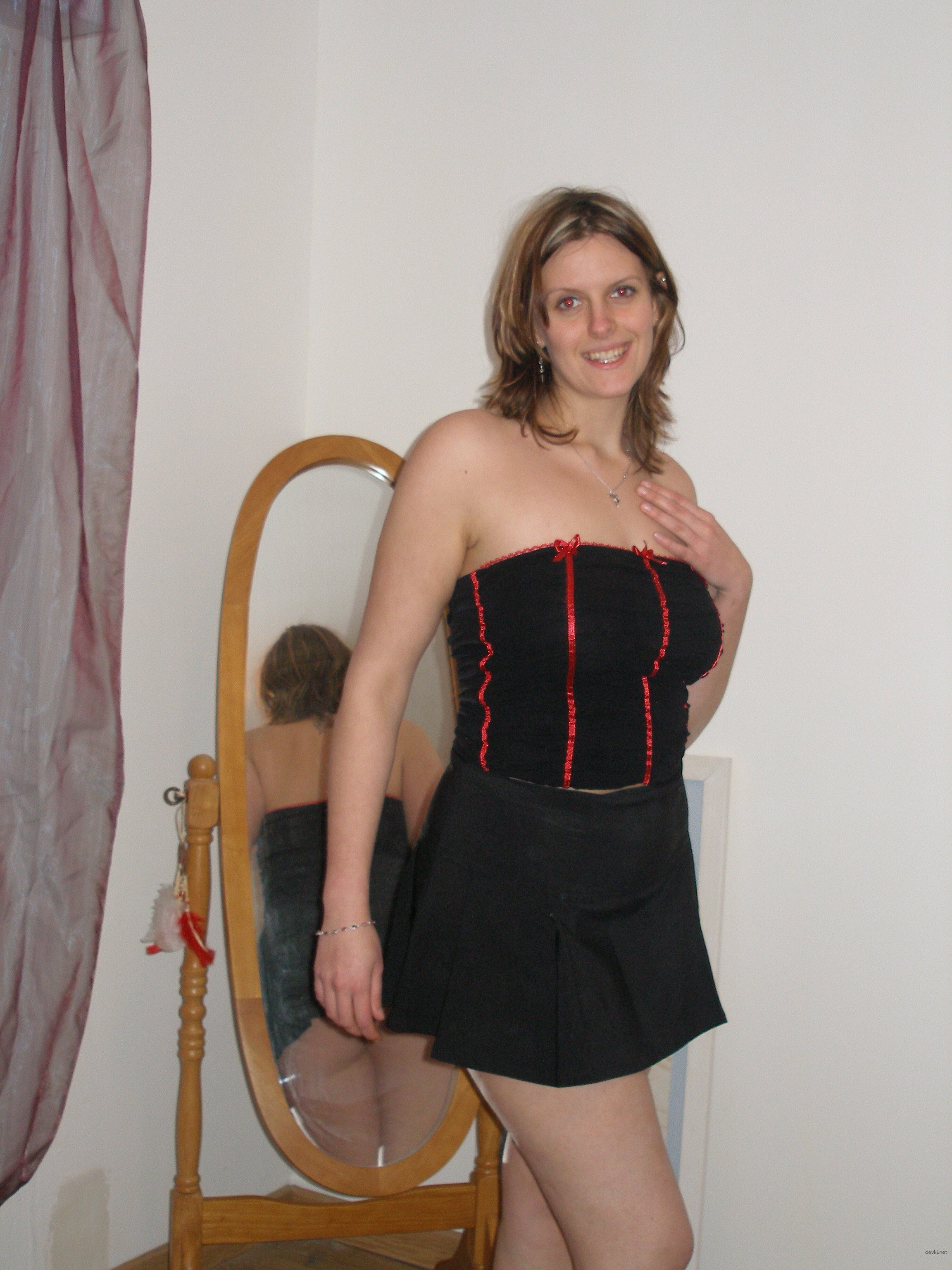 Amateur MILF Porn Pics: Explicit Homemade Nude Woman Photos