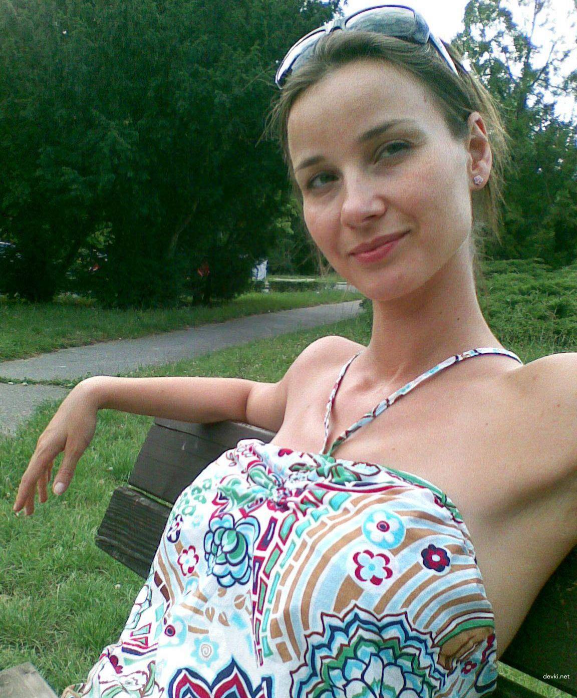 Stunning Girlfriend Poses Nude: 100 Explicit Amateur Porn Photos (Part 2)