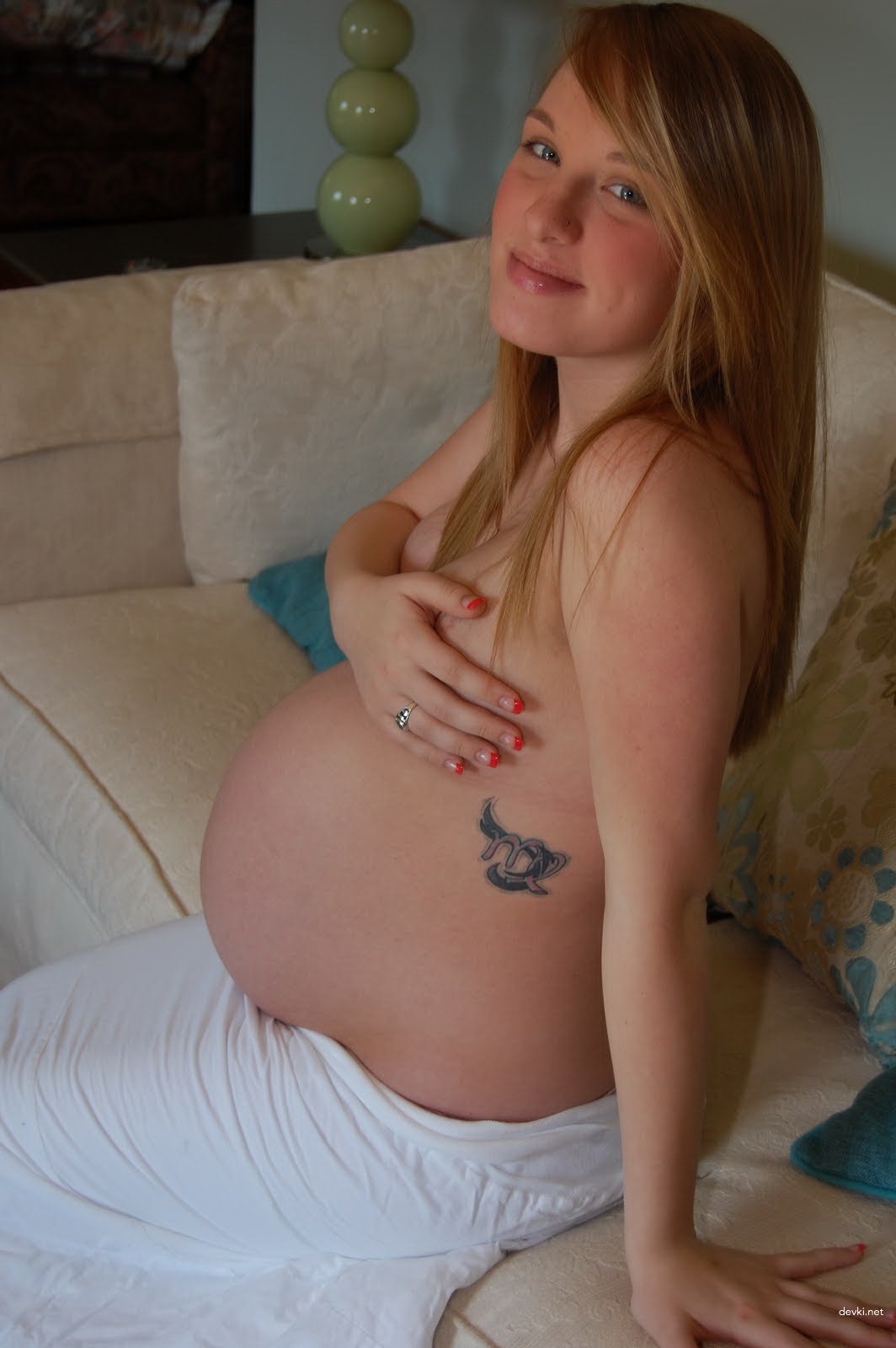 Seductive Pregnant Woman Amateur Photos: Stunning & Sensual Maternity Shots