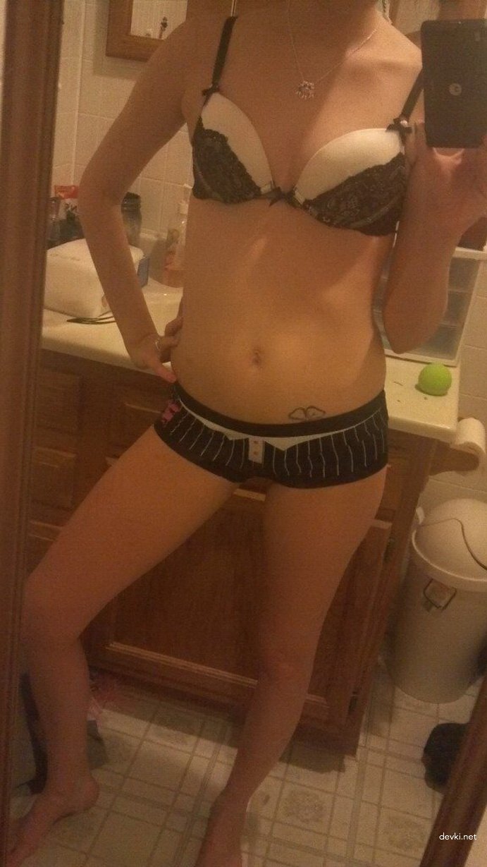 Hot Young Wife with Small Tits - Explicit Amateur Photo