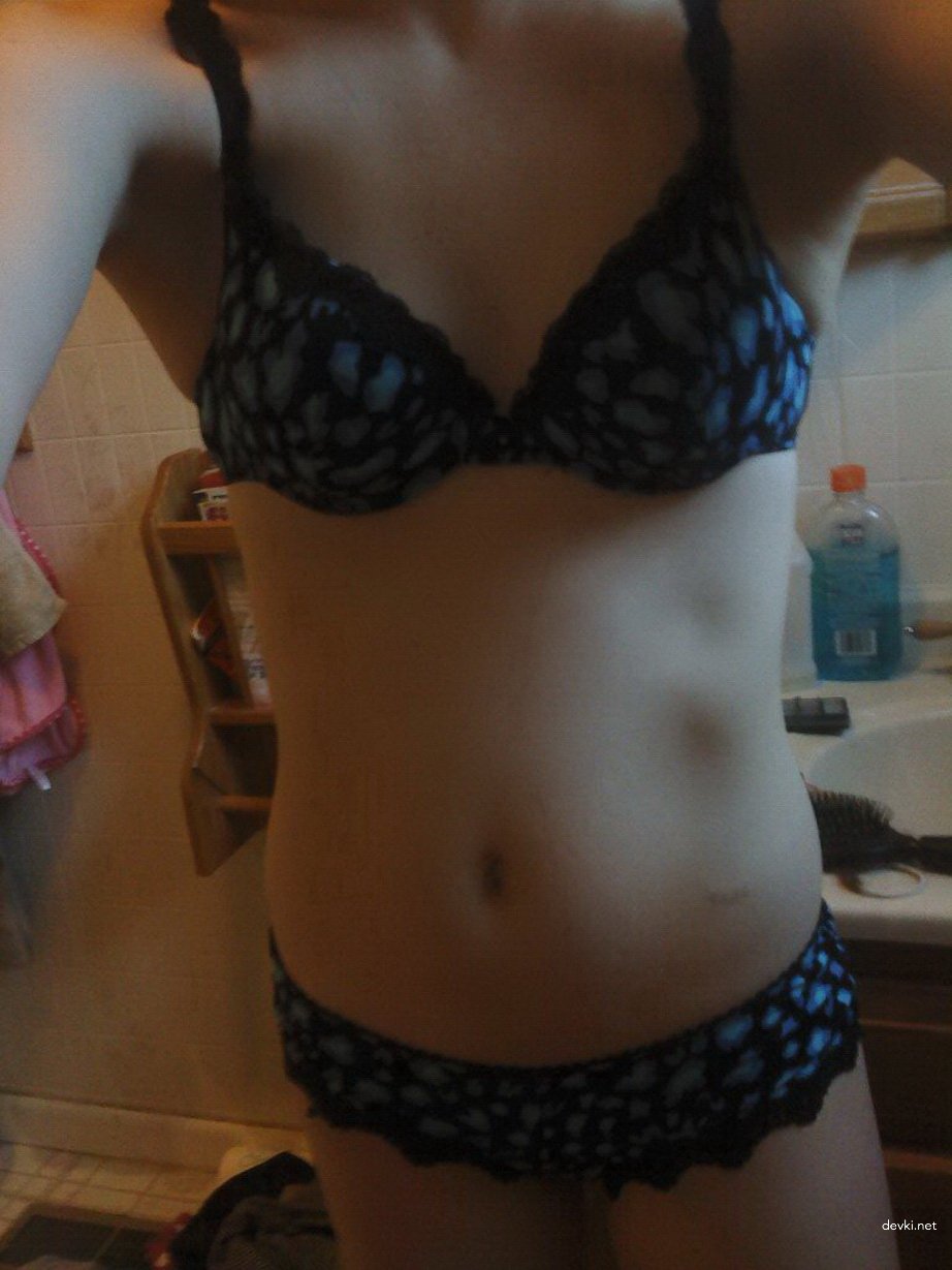 Hot Young Wife with Small Tits - Explicit Amateur Photo