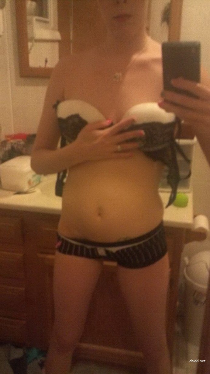 Hot Young Wife with Small Tits - Explicit Amateur Photo