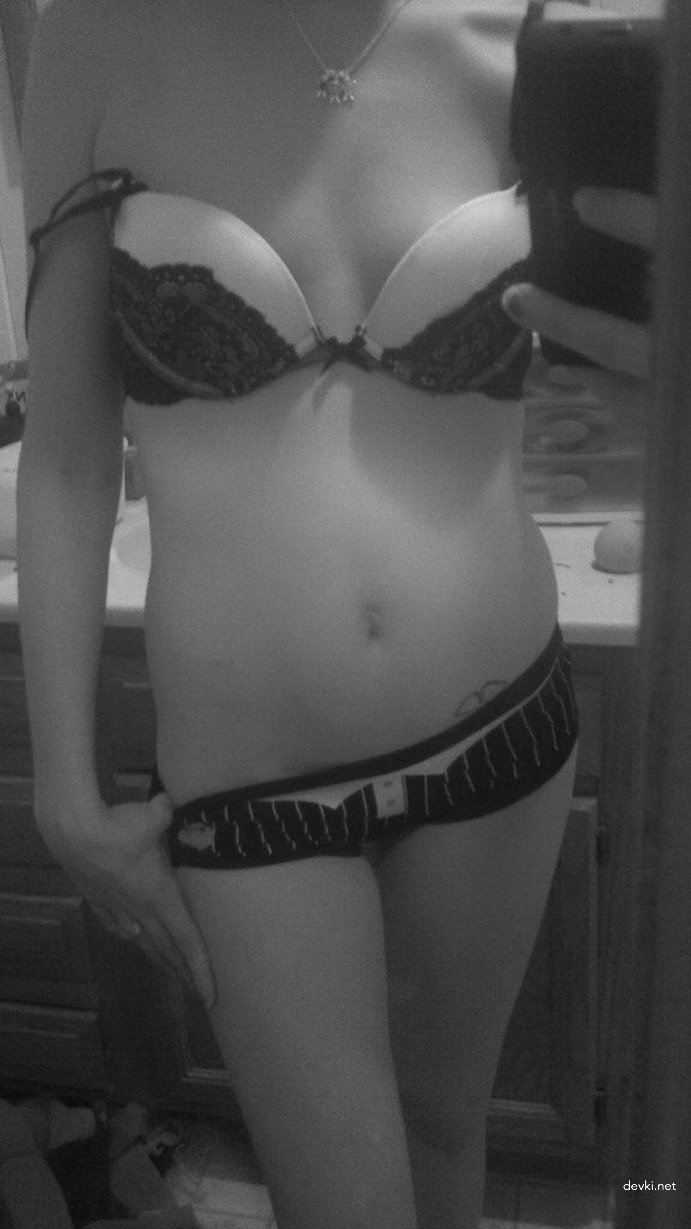 Hot Young Wife with Small Tits - Explicit Amateur Photo