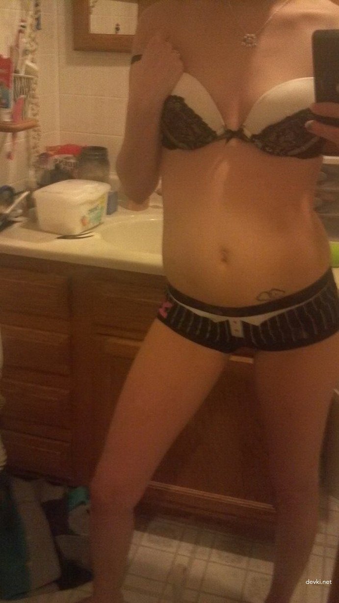 Hot Young Wife with Small Tits - Explicit Amateur Photo
