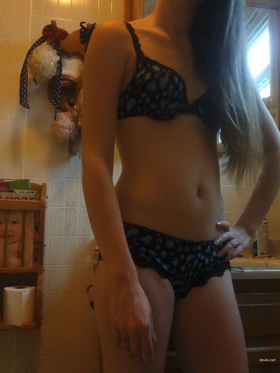 Hot Young Wife with Small Tits - Explicit Amateur Photo