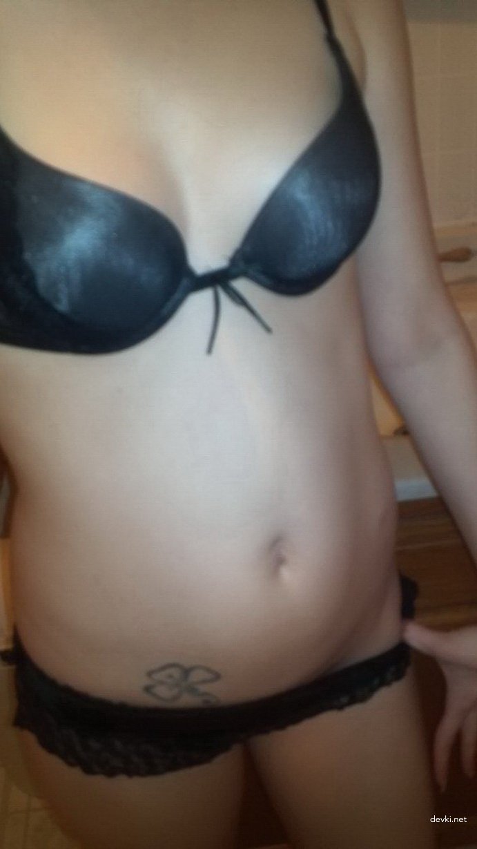 Hot Young Wife with Small Tits - Explicit Amateur Photo
