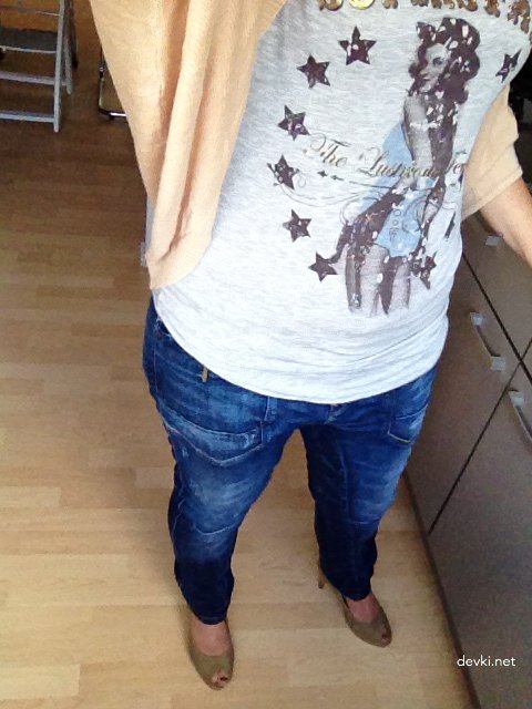 Pregnant Amateur Masturbates Pussy - Explicit Solo Porn Photo