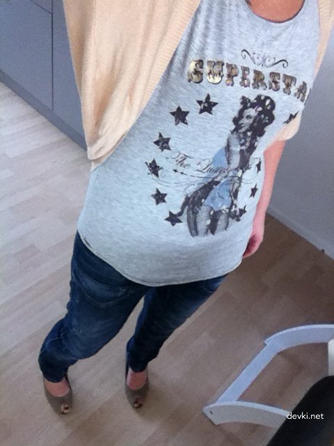 Pregnant Amateur Masturbates Pussy - Explicit Solo Porn Photo