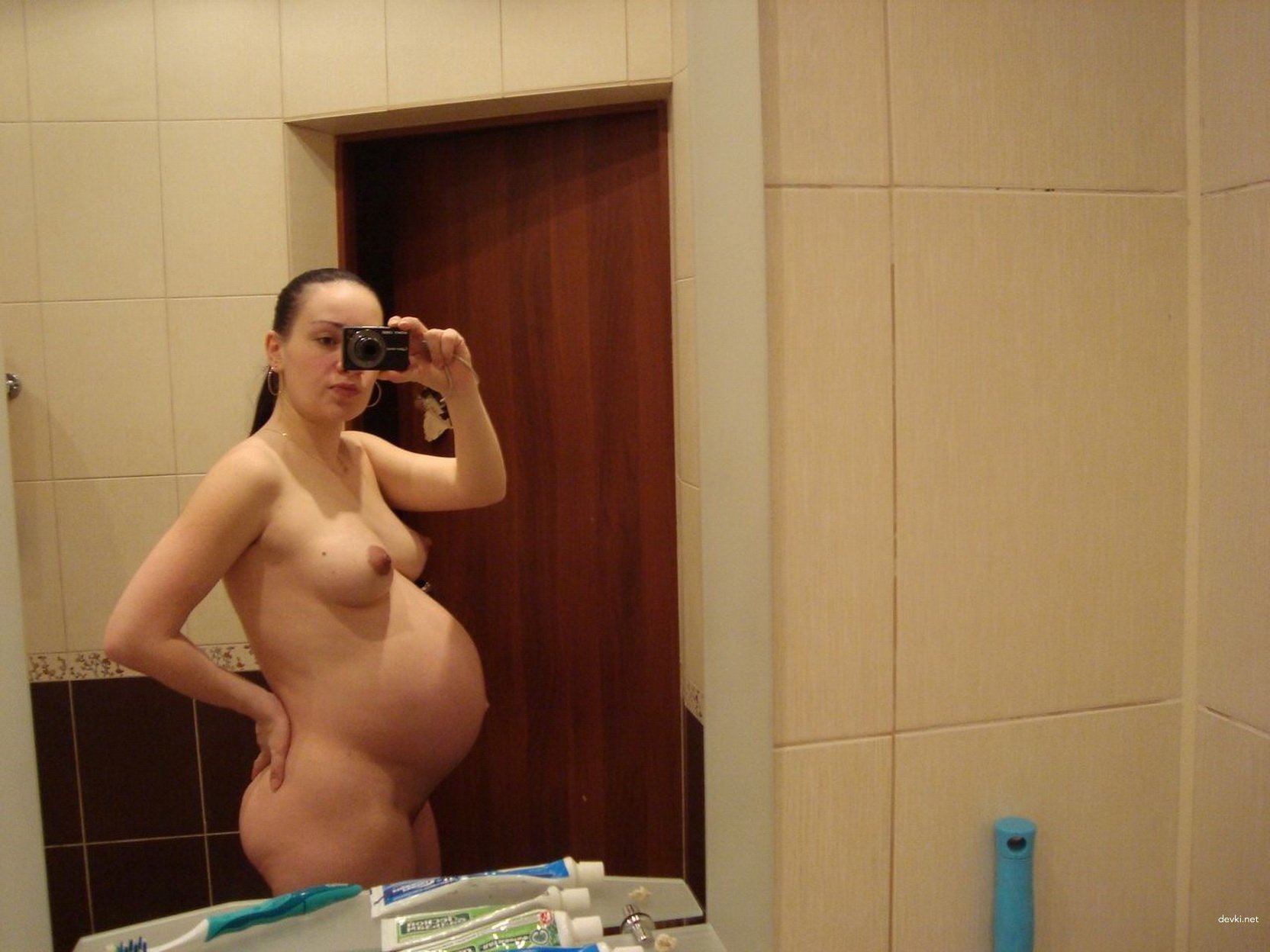 Pregnant Girl Masturbates - Explicit Amateur Porn Photo