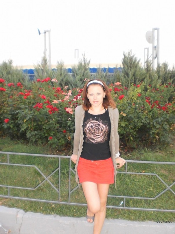 Beautiful Girl Sucking Cock - Explicit Amateur Porn Photo