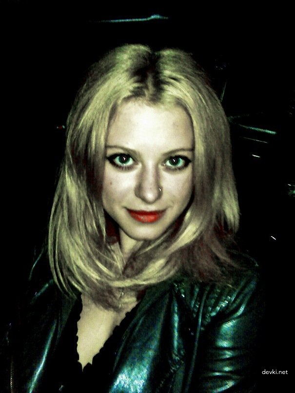 Beautiful Girl Sucking Cock - Explicit Amateur Porn Photo