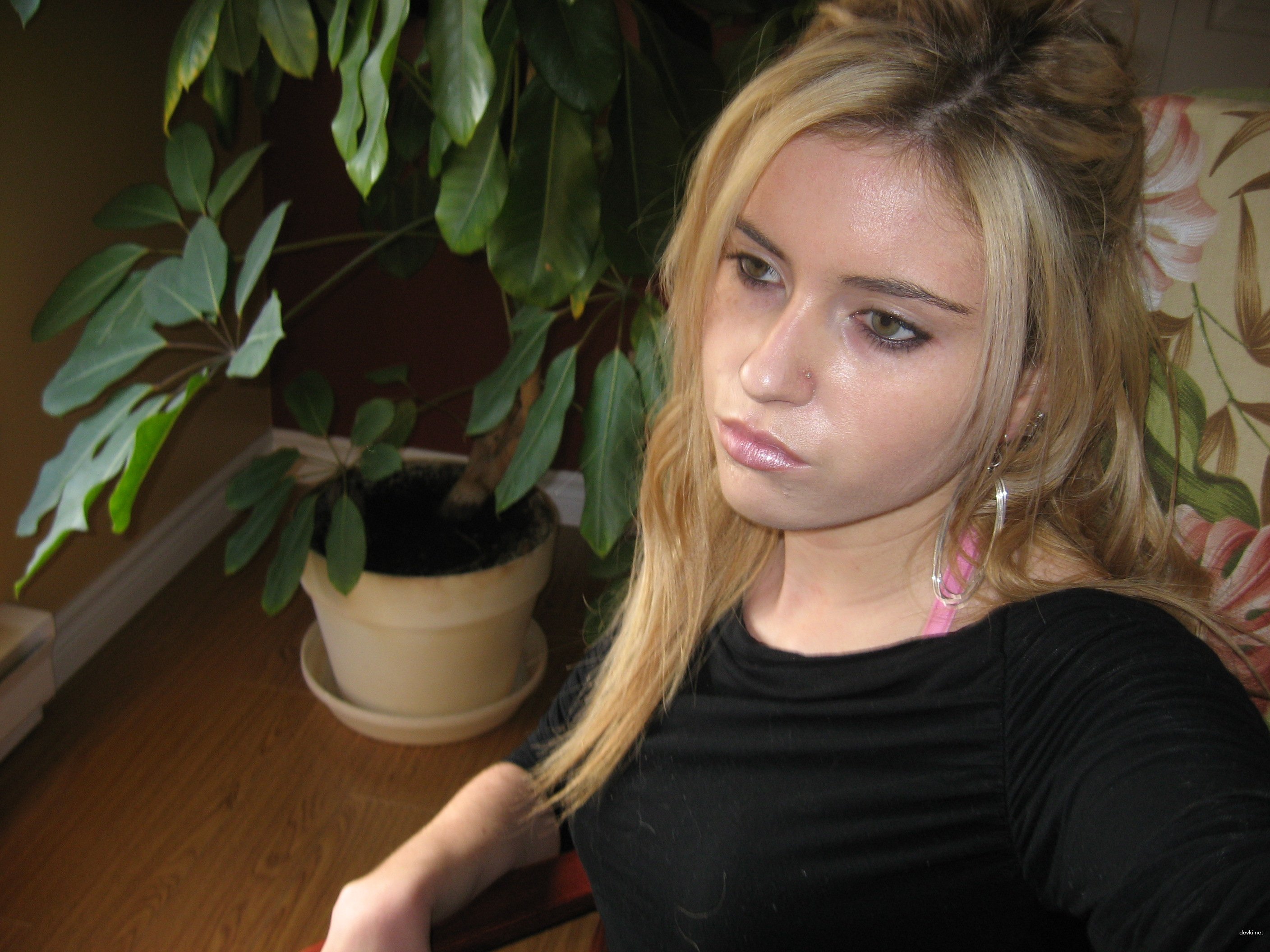 Blonde Babe Sucking Cock - Explicit Amateur Porn Pic