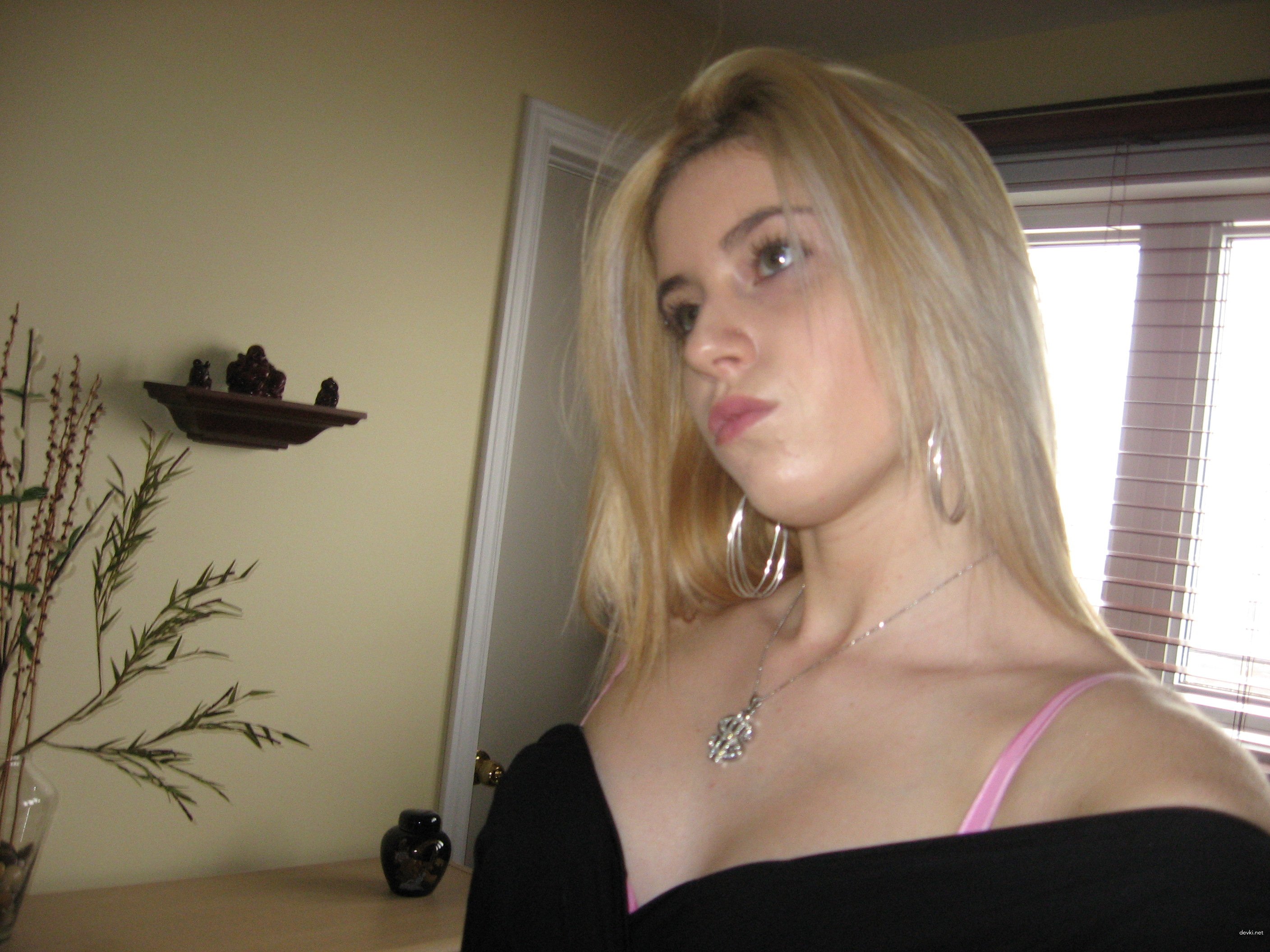 Blonde Babe Sucking Cock - Explicit Amateur Porn Pic