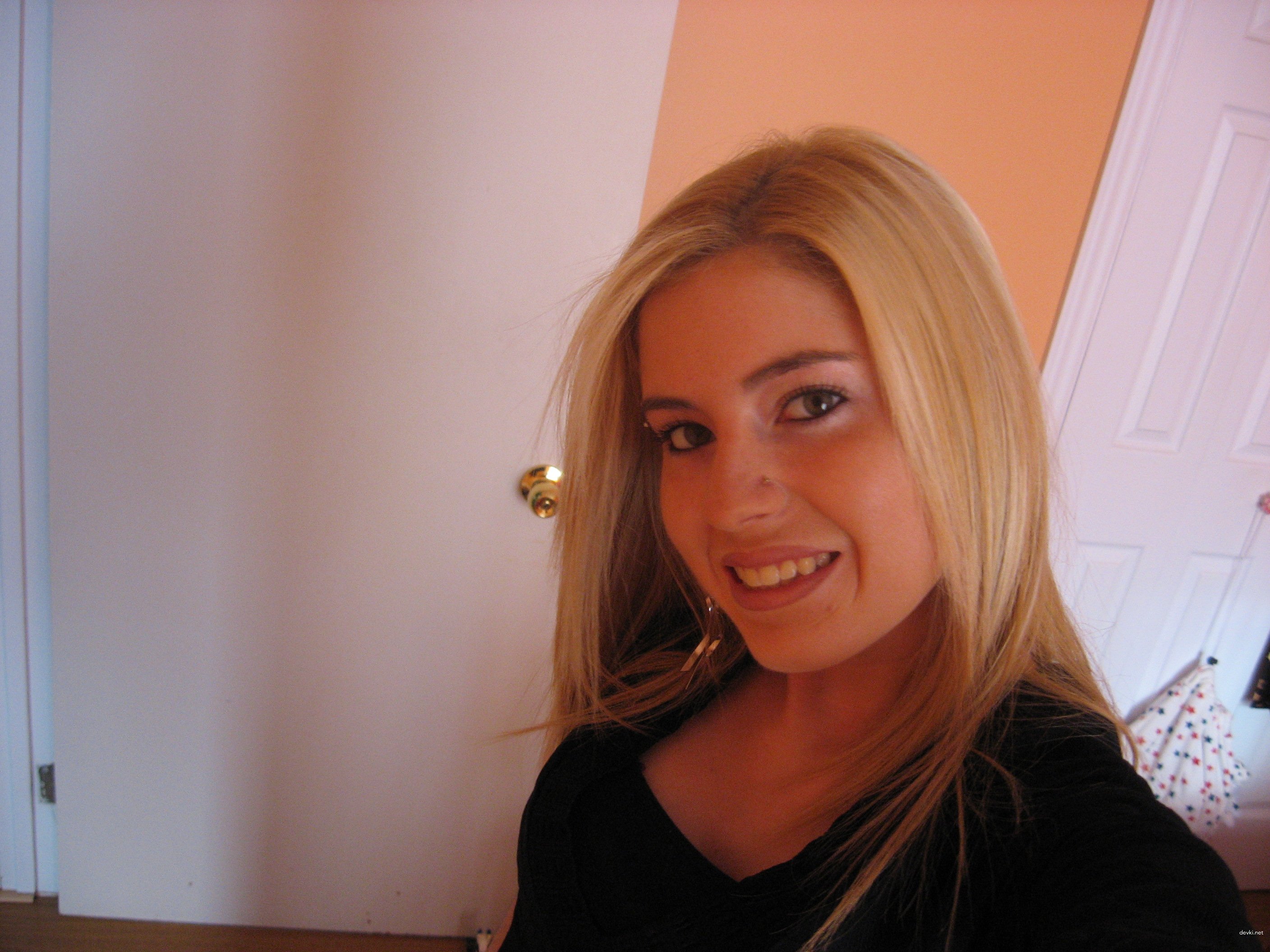 Blonde Babe Sucking Cock - Explicit Amateur Porn Pic