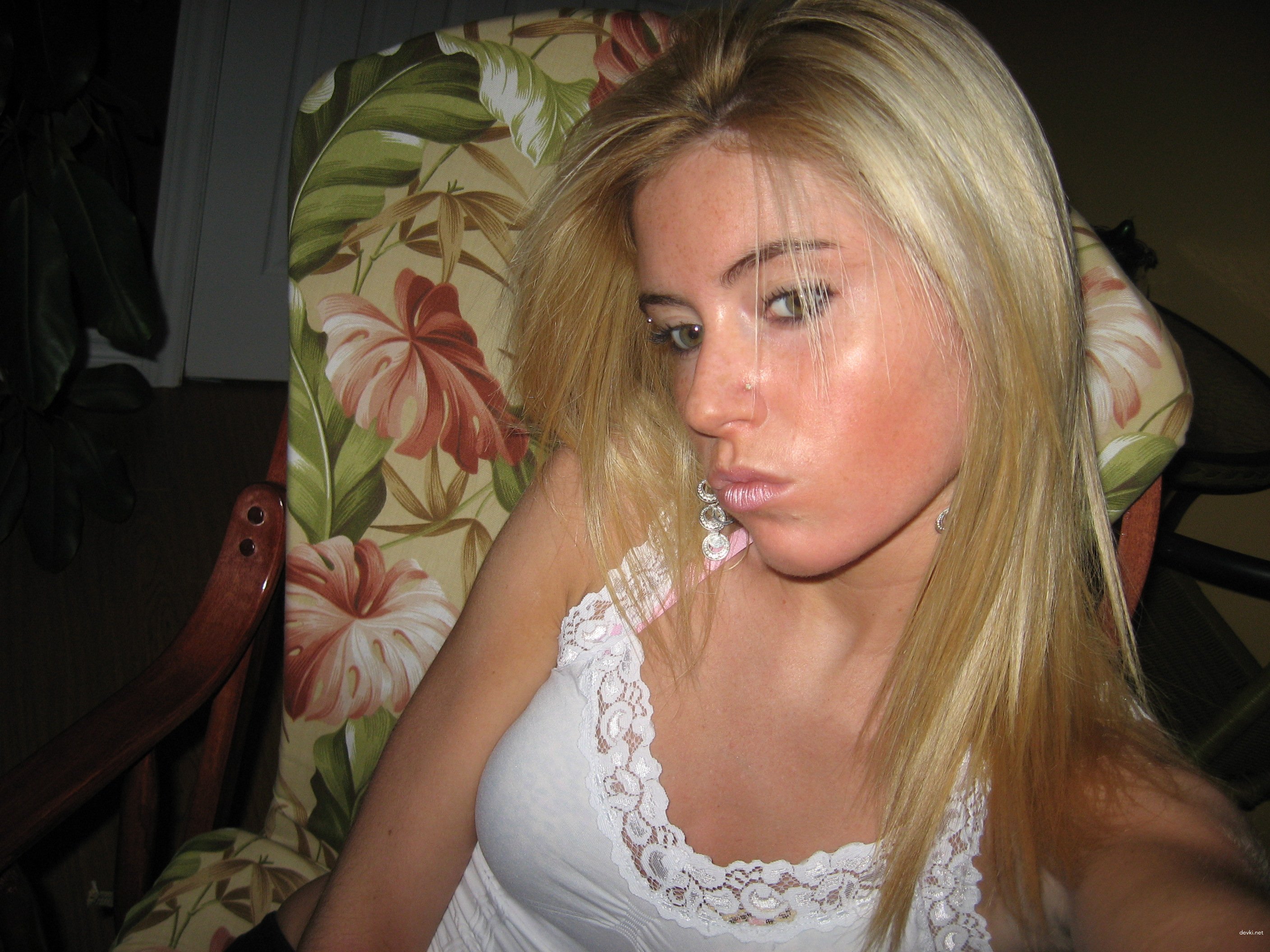 Blonde Babe Sucking Cock - Explicit Amateur Porn Pic