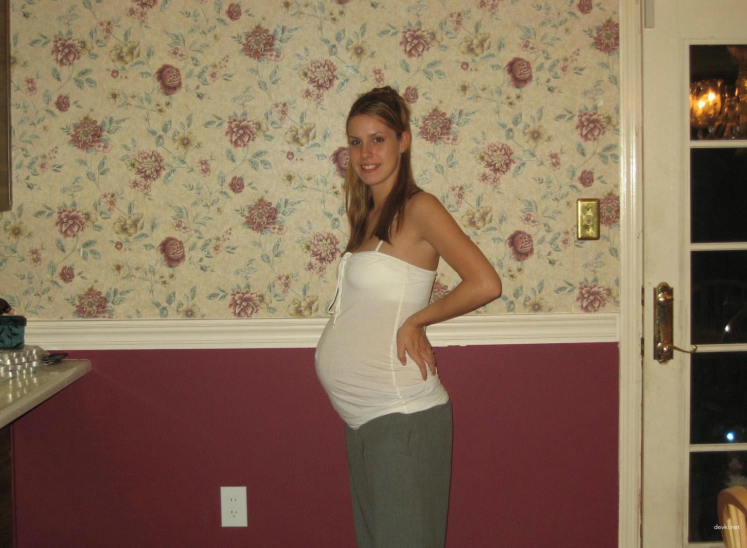 Hot Naked American Amateur Exposed in Explicit Porn Photos