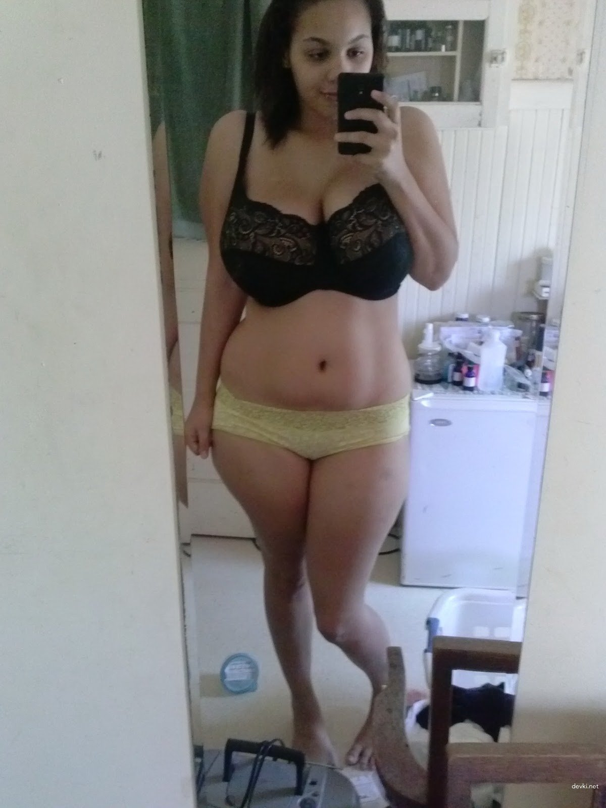 Massive Boobs Amateur Girl: Explicit Busty Photo