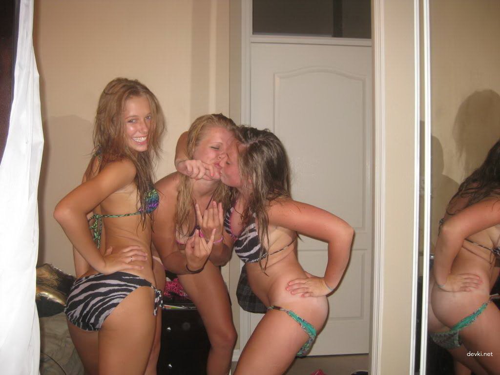 Wild Drunk Girls Party: Explicit Amateur Photos