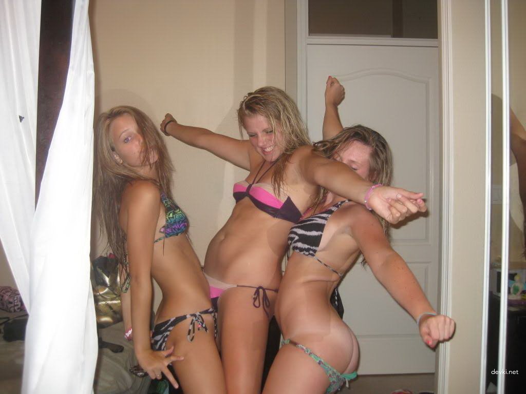 Wild Drunk Girls Party: Explicit Amateur Photos