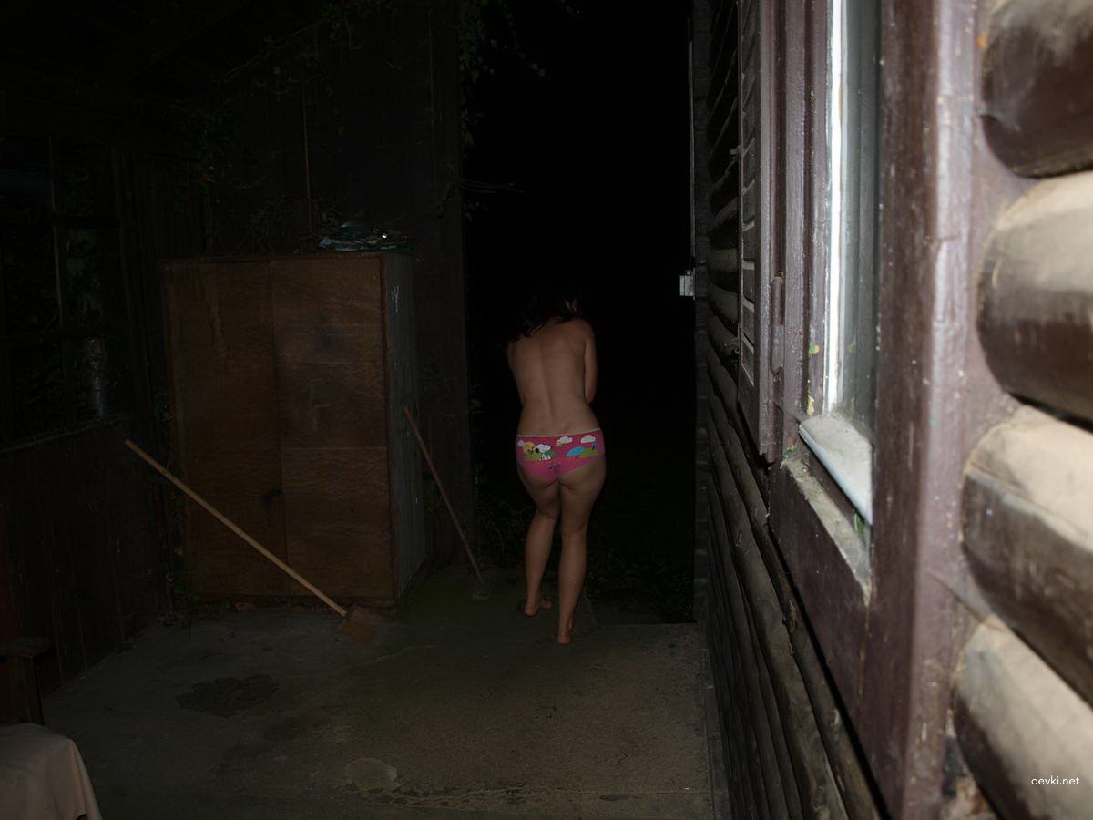 Wild Drunk Girls Party: Explicit Amateur Photos