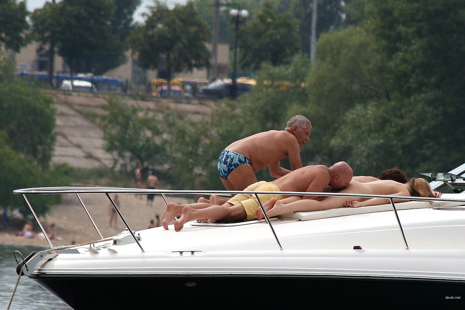 Public Sex Amateur Porn Pics: Explicit Outdoor Fucking