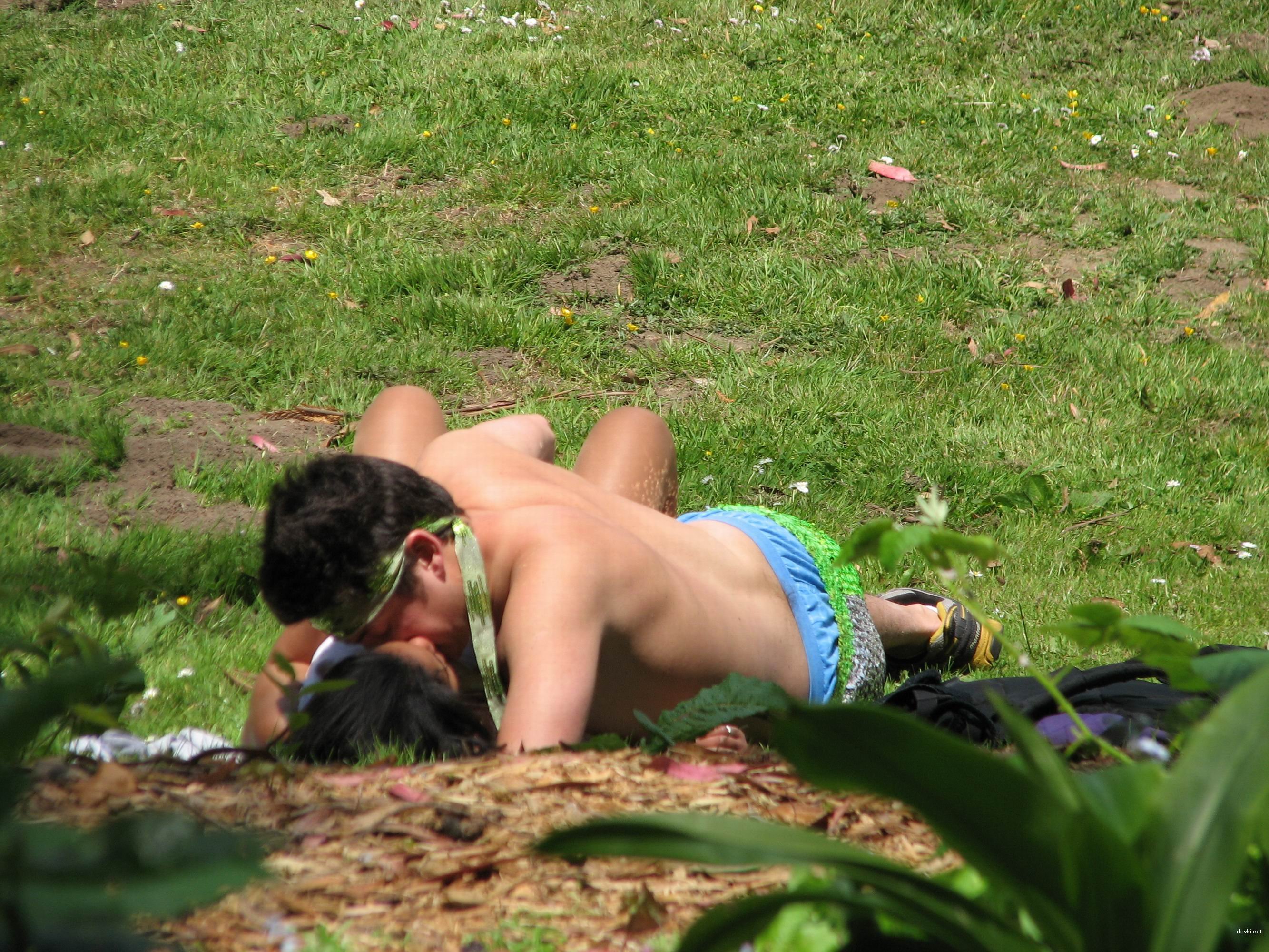 Public Sex Amateur Porn Pics: Explicit Outdoor Fucking