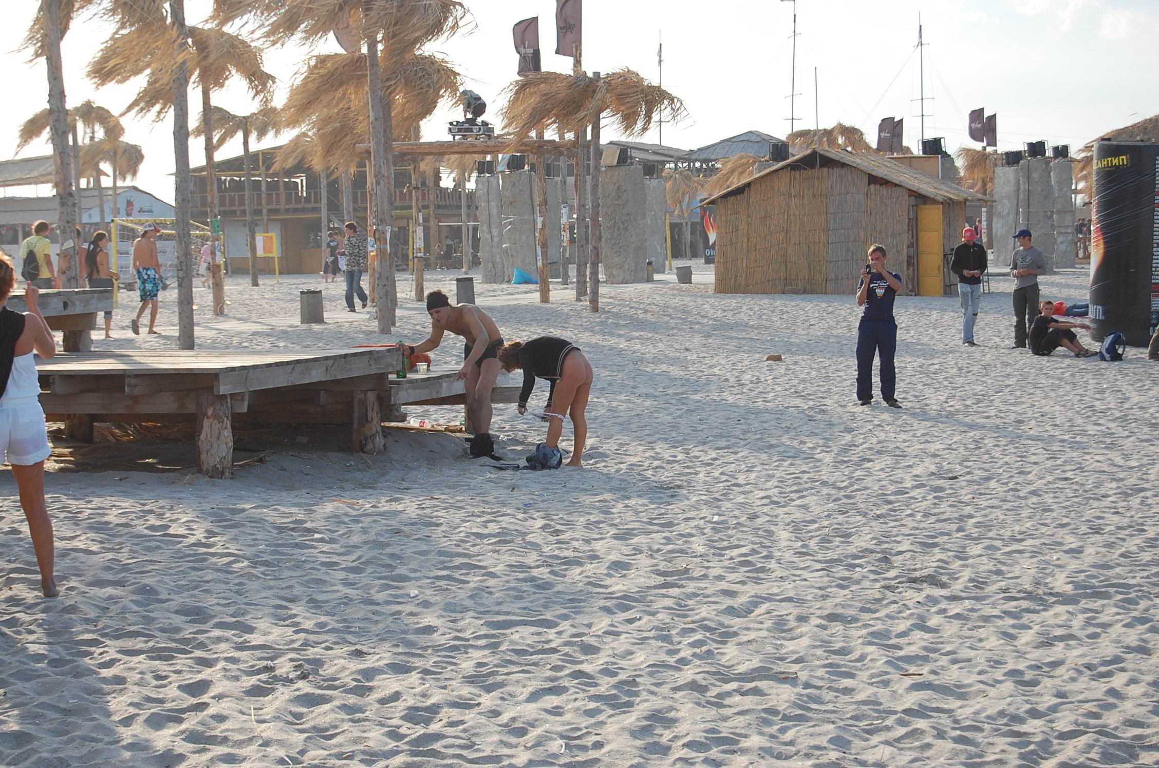 Public Sex Amateur Porn Pics: Explicit Outdoor Fucking