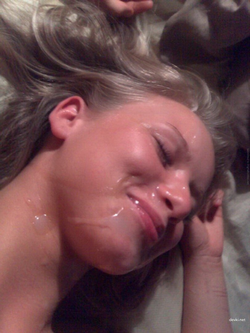 Hot Babe Sucking Cock - Amateur Porn Photo