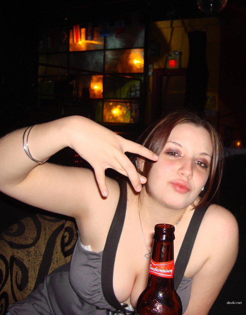 Facial Cumshot on Girl's Face - Amateur Porn Photo