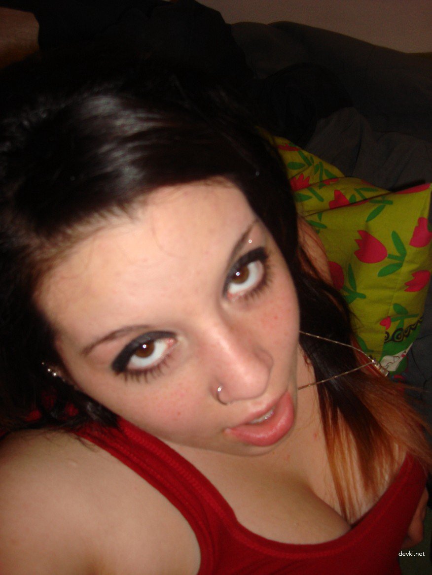 Facial Cumshot on Girl's Face - Amateur Porn Photo