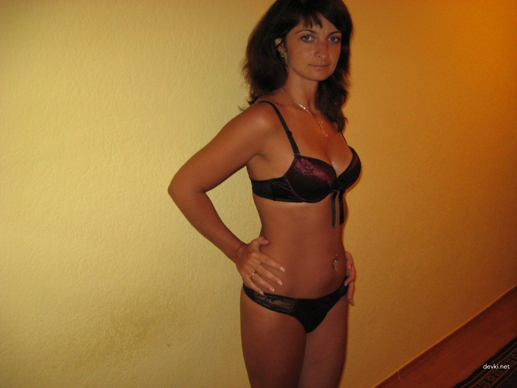 Private Amateur Photos: Uncensored Intimate Shots for Adults