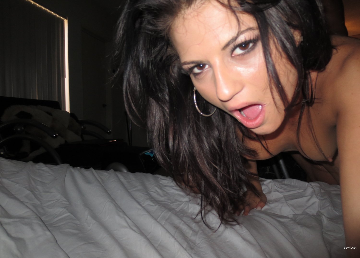 Hot Amateur Babe's Explicit Home Porn Photos (Part 2)