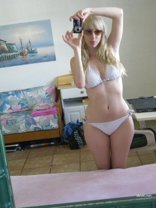 Explicit Blonde Amateur Girl Naked: Hot Photos