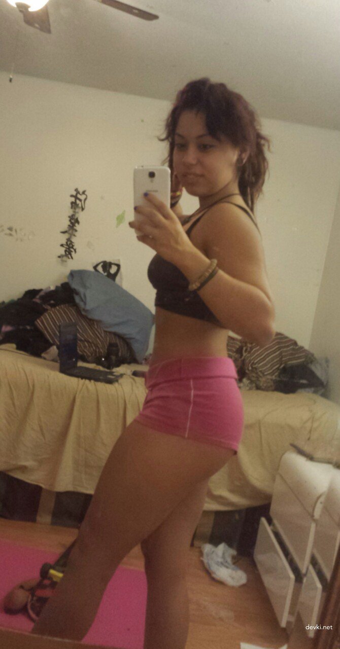 Amateur Naked Girlfriend at Home: Explicit Homemade Photo